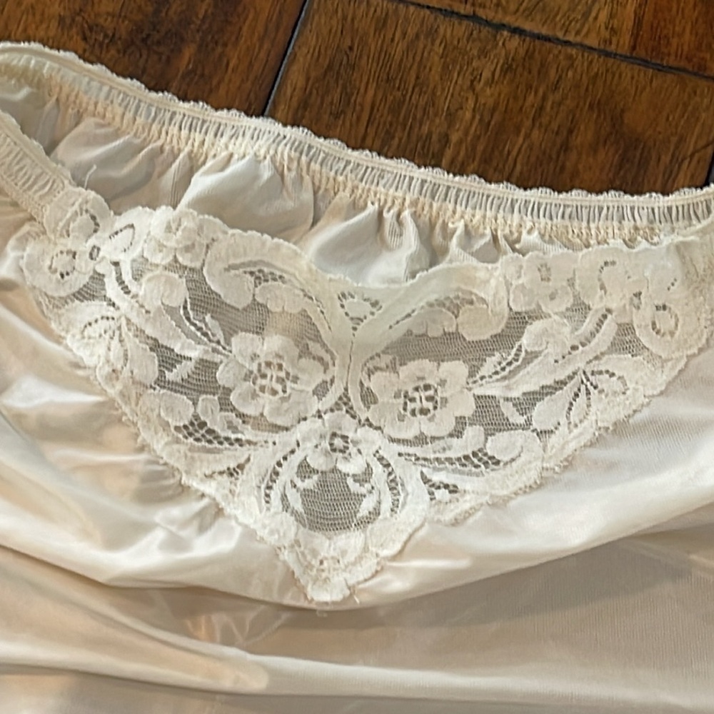 Vintage Hanes Women's Cream Beige Nylon Maxi Half Slip intimates Shapewear sz M - Picture 4 of 16